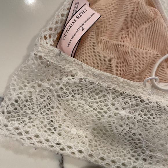 Set of 2 Victoria Secret bralettes - Picture 3 of 4